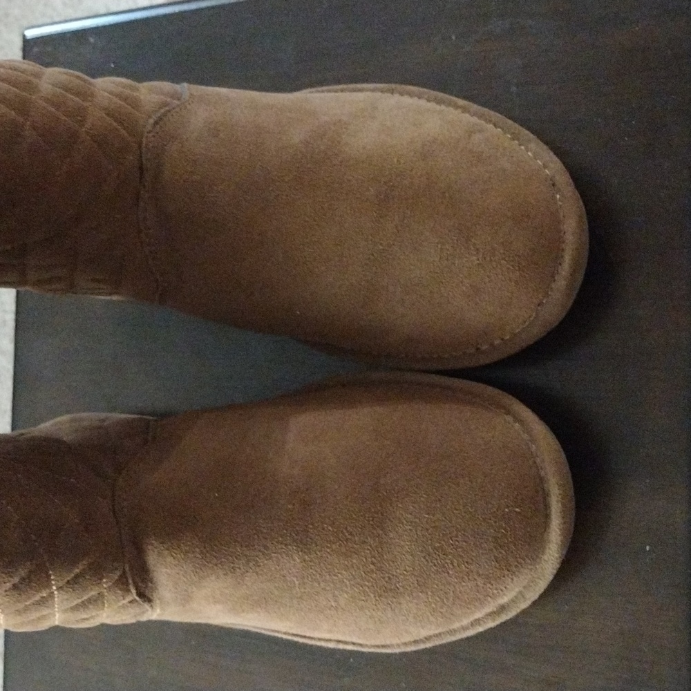 BEARPAW LEIGH ANNE HICKORY ll QUILTED SUEDE BOOT